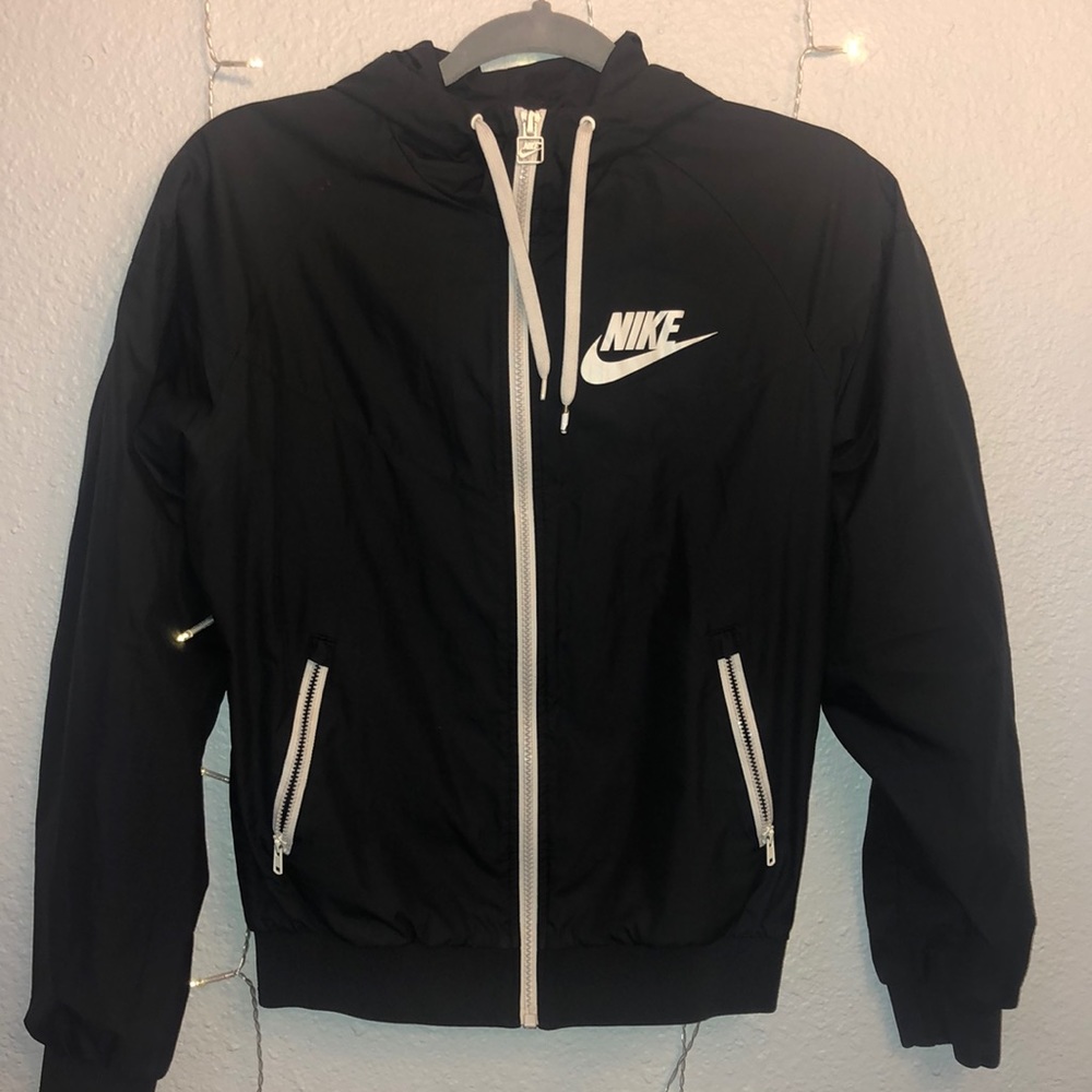 ✨Women’s Nike Jacket✨